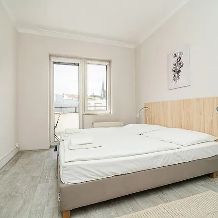 Bright 2 Bed With Big Terrace By Tram * Prága