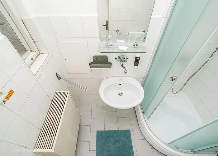 Bright 2 Bed With Big Terrace By Tram Apartman