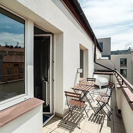 Bright 2 Bed With Big Terrace By Tram