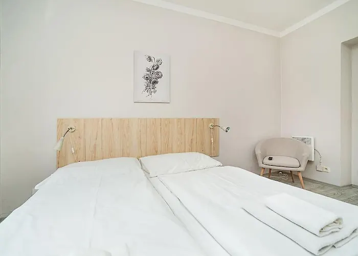 Bright 2 Bed With Big Terrace By Tram Apartment