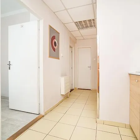 Bright 2 Bed With Big Terrace By Tram Apartment