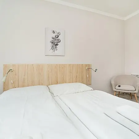 Bright 2 Bed With Big Terrace By Tram Apartment