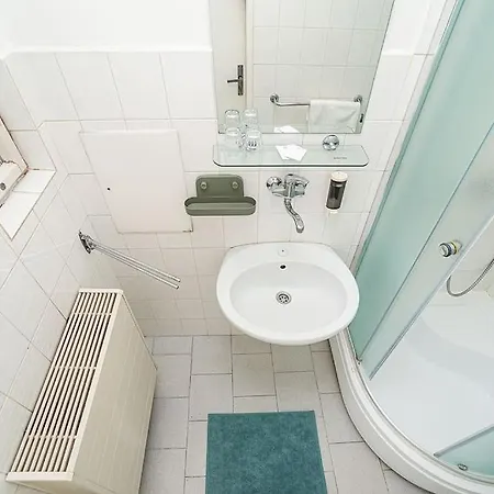 Bright 2 Bed With Big Terrace By Tram Apartman