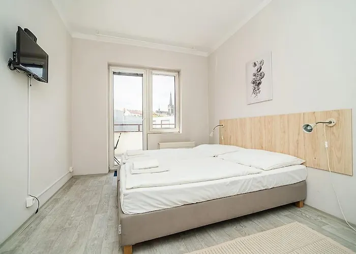 Bright 2 Bed With Big Terrace By Tram * Prague