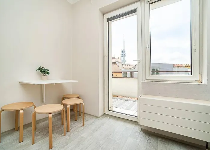 Bright 2 Bed With Big Terrace By Tram * Prague