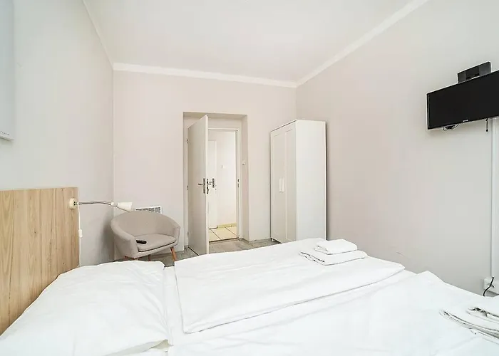 Bright 2 Bed With Big Terrace By Tram * Prague